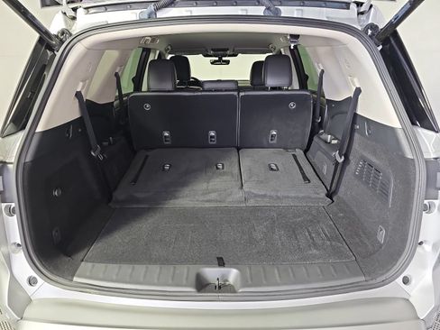 Used 2024 Nissan Pathfinder SL w/ Black Appearance Package FWD image 12
