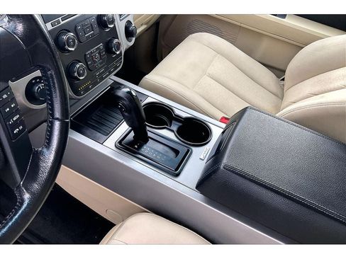 Used 2016 Ford Expedition XLT AWD/4WD image 19