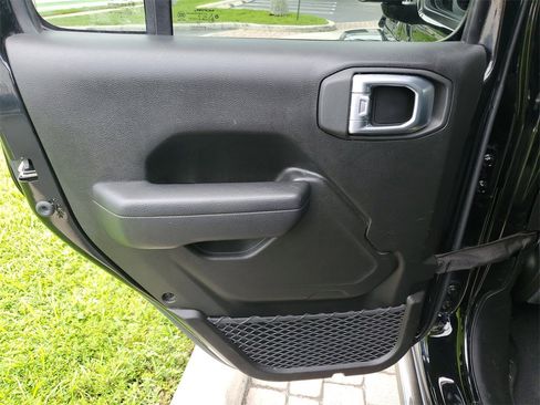 Used 2024 Jeep Gladiator Sport image 11