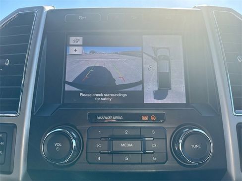 Used 2019 Ford F350 Lariat w/ Chrome Package image 28