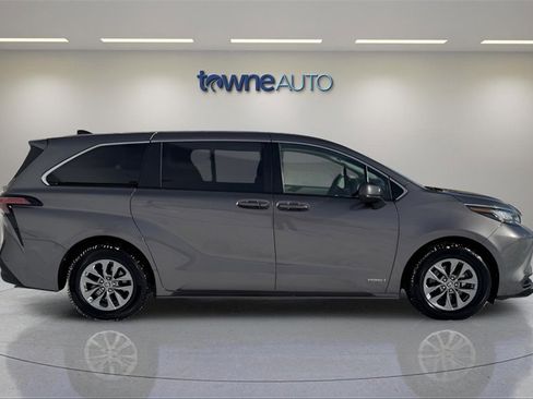 Used 2021 Toyota Sienna LE image 6