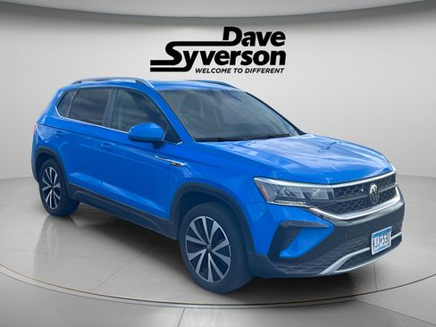 Used 2023 Volkswagen Taos SE AWD/4WD image 3