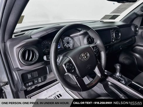 Used 2022 Toyota Tacoma TRD Off-Road w/ Technology Package AWD/4WD image 9