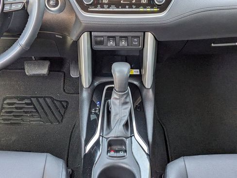 Used 2023 Toyota Corolla Cross XLE w/ Convenience Package image 18