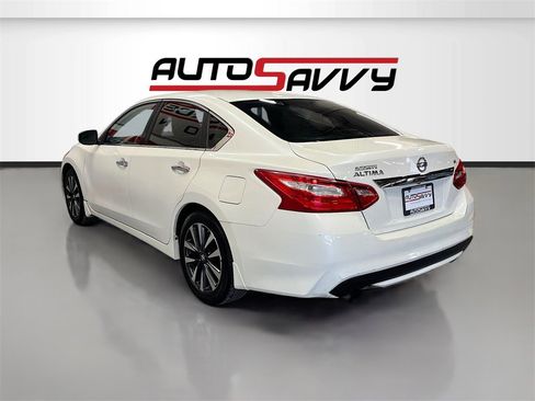 Used 2016 Nissan Altima 2.5 SL w/ 2.5 Technology Package image 5