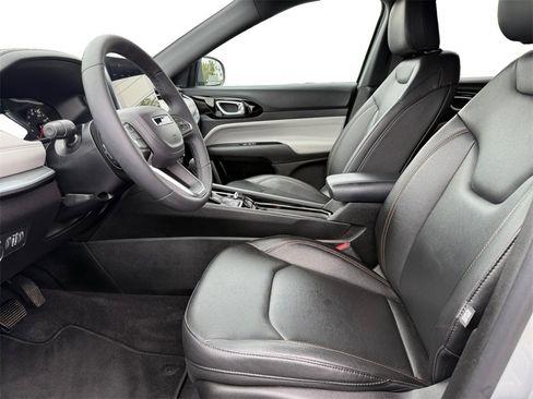 Used 2024 Jeep Compass Limited image 9