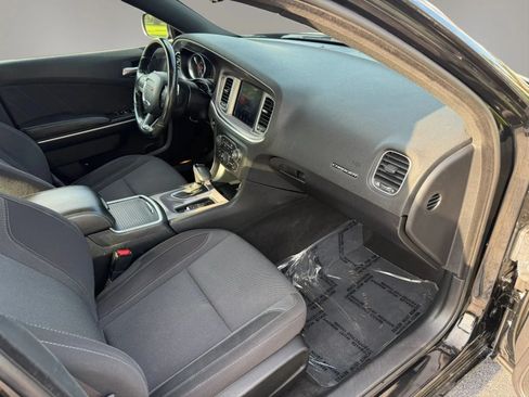 Used 2019 Dodge Charger SXT AWD/4WD image 2