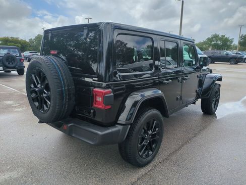 Used 2025 Jeep Wrangler Unlimited Sahara w/ Safety Group image 6