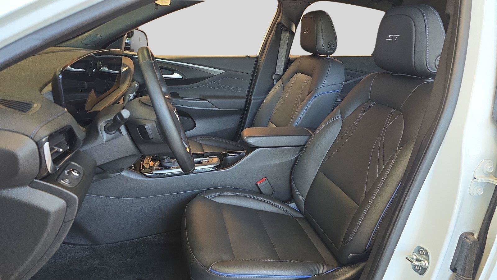 Used 2024 Buick Envista Sport Touring w/ Convenience I Package FWD image 11