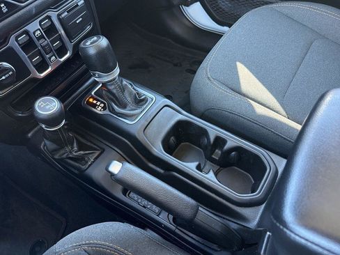 Used 2024 Jeep Wrangler Unlimited Sport AWD/4WD image 19