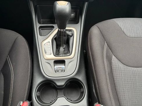 Used 2015 Jeep Cherokee Latitude FWD image 31