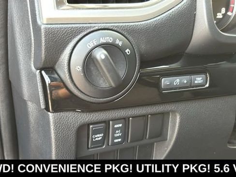 Used 2021 Nissan Titan SV w/ SV Convenience Package AWD/4WD image 12