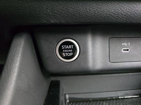 Used 2023 Nissan Rogue SV image 32