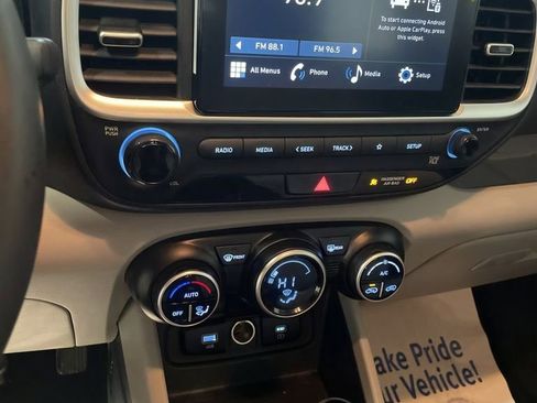 Certified 2023 Hyundai Venue SEL image 25