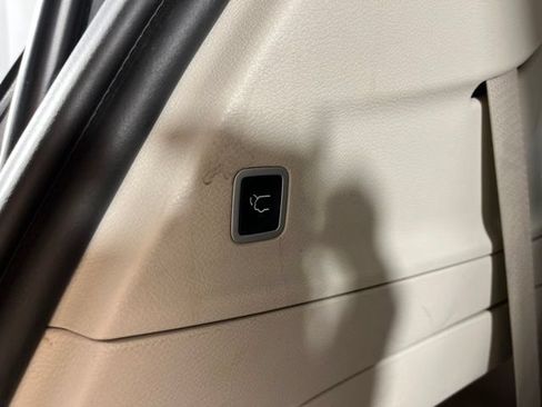Used 2023 Chrysler Pacifica Touring-L FWD image 53