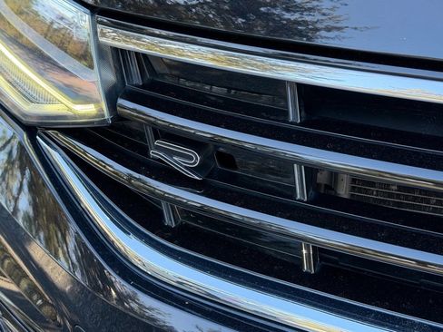 Used 2022 Volkswagen Tiguan SE R-Line image 3