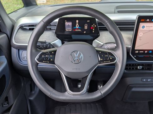 Used 2025 Volkswagen ID. Buzz Pro S Plus RWD image 25