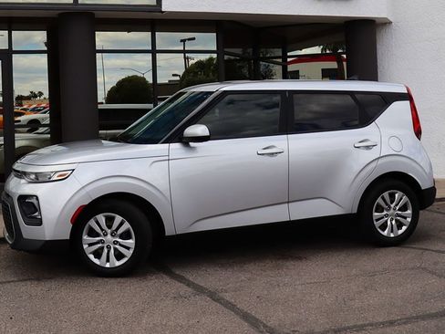 Used 2020 Kia Soul LX FWD image 4