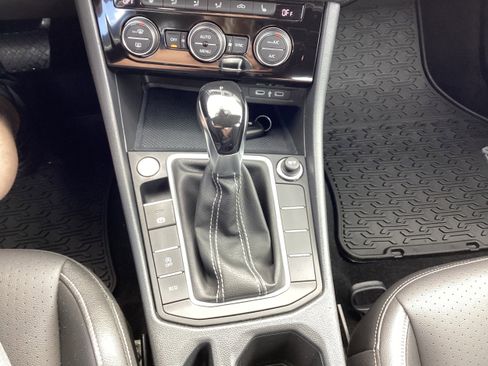 Used 2024 Volkswagen Jetta SE image 18