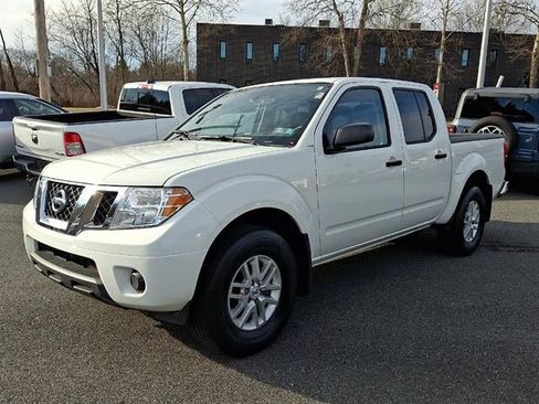 Used 2020 Nissan Frontier SV image 3