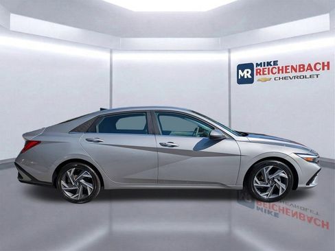 Used 2025 Hyundai Elantra SEL FWD image 3