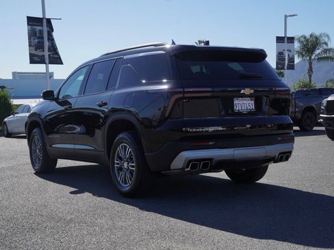 Used 2025 Chevrolet Traverse LT w/ Driver Confidence Package image 6