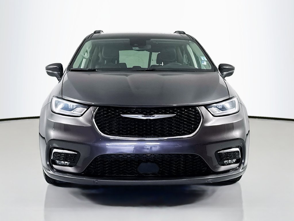 Used 2022 Chrysler Pacifica Touring-L FWD image 3