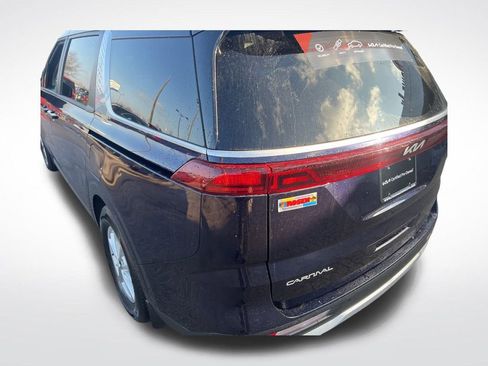 Certified 2024 Kia Carnival LX image 32