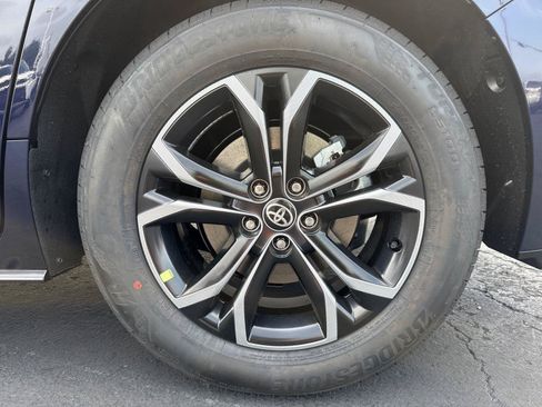 Used 2026 Toyota Sienna Platinum AWD/4WD image 32
