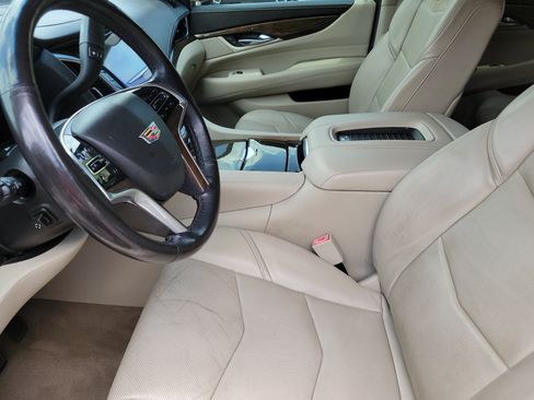 Used 2018 Cadillac Escalade Luxury AWD/4WD image 12