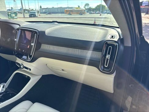 New 2026 Volvo XC40 B5 Ultra w/ Protection Package Premier AWD/4WD image 28