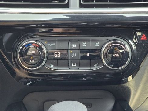 Used 2025 Chevrolet Trax RS w/ Driver Confidence Package image 36