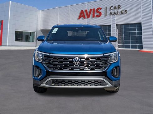 Used 2024 Volkswagen Atlas Cross Sport SE image 2