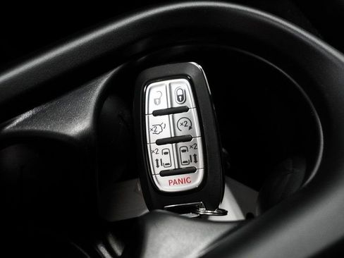 New 2026 Chrysler Pacifica Select image 28