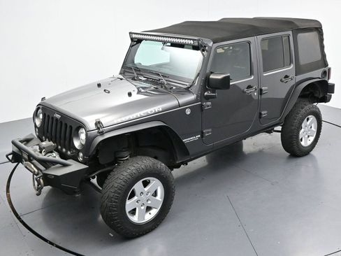 Used 2017 Jeep Wrangler Unlimited Rubicon w/ Connectivity Group AWD/4WD image 34