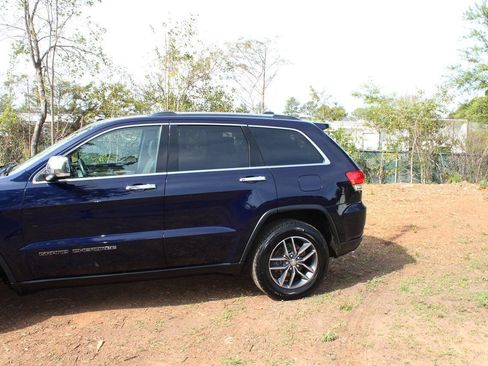 Used 2017 Jeep Grand Cherokee Limited image 10