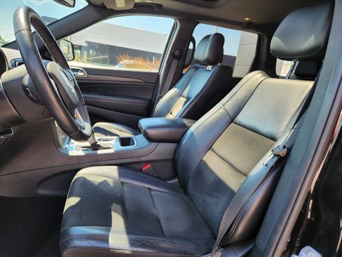 Used 2019 Jeep Grand Cherokee Altitude AWD/4WD image 10