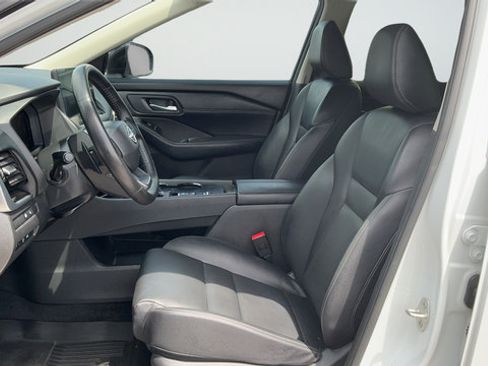 Certified 2025 Nissan Rogue SL w/ SL Premium Package FWD image 20