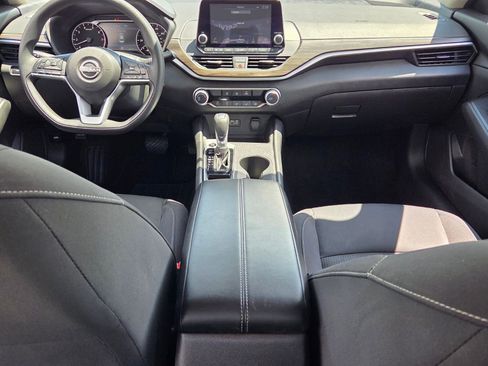 Used 2025 Nissan Altima 2.5 SV FWD image 8