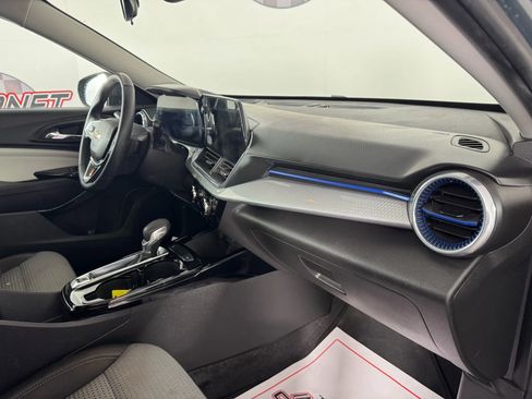 Used 2025 Chevrolet Trax LT w/ Driver Confidence Package image 12