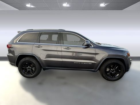 Used 2019 Jeep Grand Cherokee Laredo w/ Laredo X Package image 8