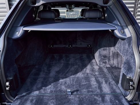 Used 2022 Rolls-Royce Cullinan w/ Cullinan Package image 19