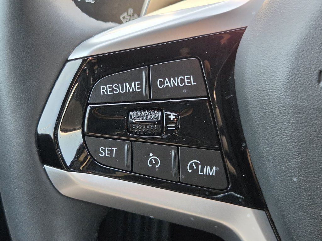 Used 2025 BMW 330i Sedan RWD image 23