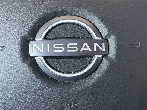 Used 2024 Nissan Frontier SV w/ Technology Package RWD image 11