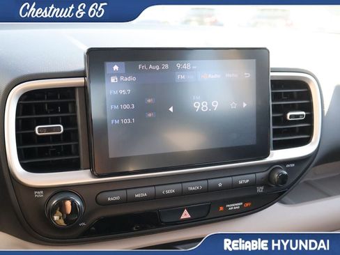 Certified 2025 Hyundai Venue SEL FWD image 33