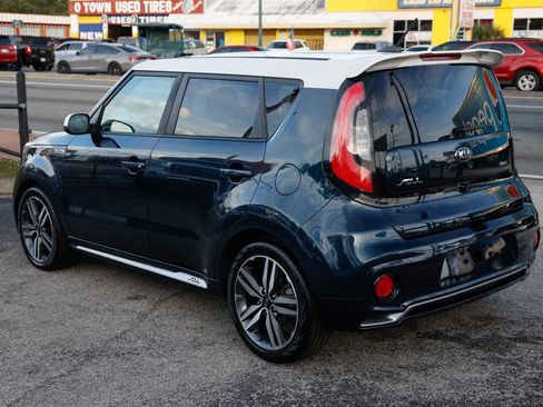 Used 2018 Kia Soul + image 10