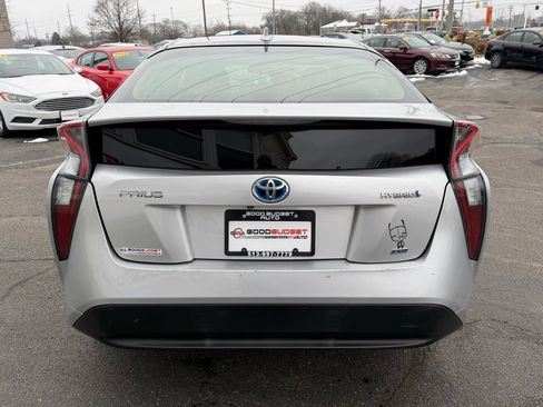 Used 2017 Toyota Prius Two image 8
