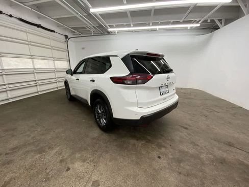 Used 2024 Nissan Rogue S image 4