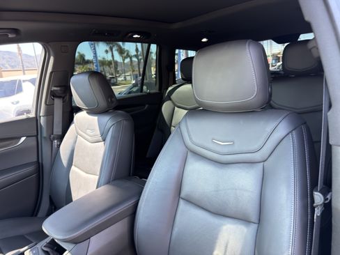 Used 2023 Cadillac XT6 Sport w/ Technology Package AWD/4WD image 43