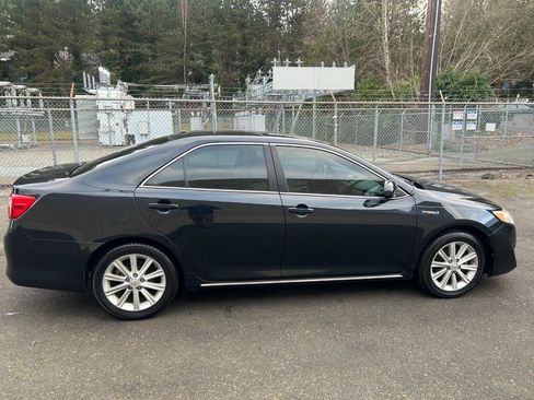 Used 2014 Toyota Camry XLE w/ Leather Package image 4